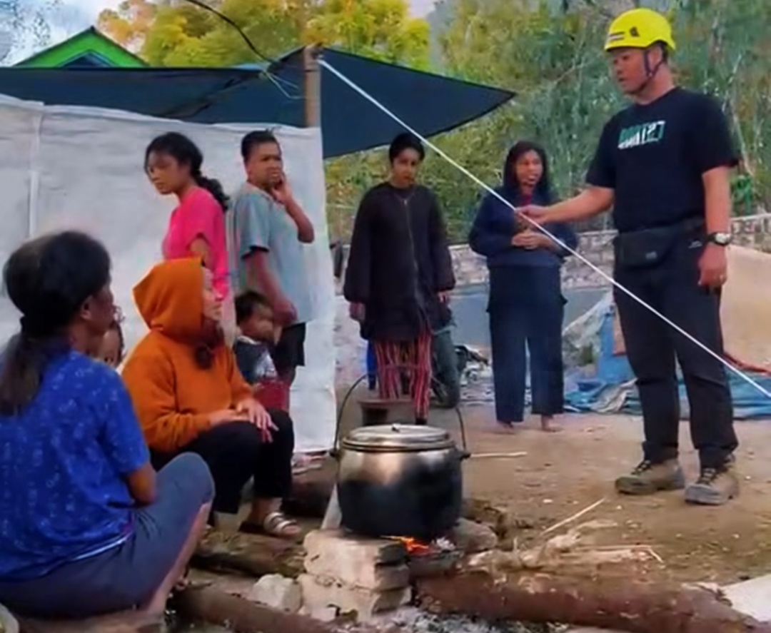 Bonek Terjun Langsung Bantu Korban Gempa NTT, Aksi Kemanusiaan dari BDRT 27!