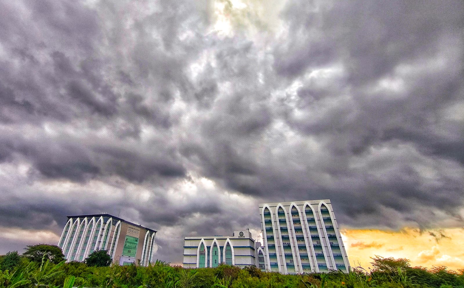 Waspada! Bibit Siklon Tropis 97S Menguat dan Berpotensi Jadi Badai Tropis, Indonesia Timur Berpotensi Hujan dan Angin 