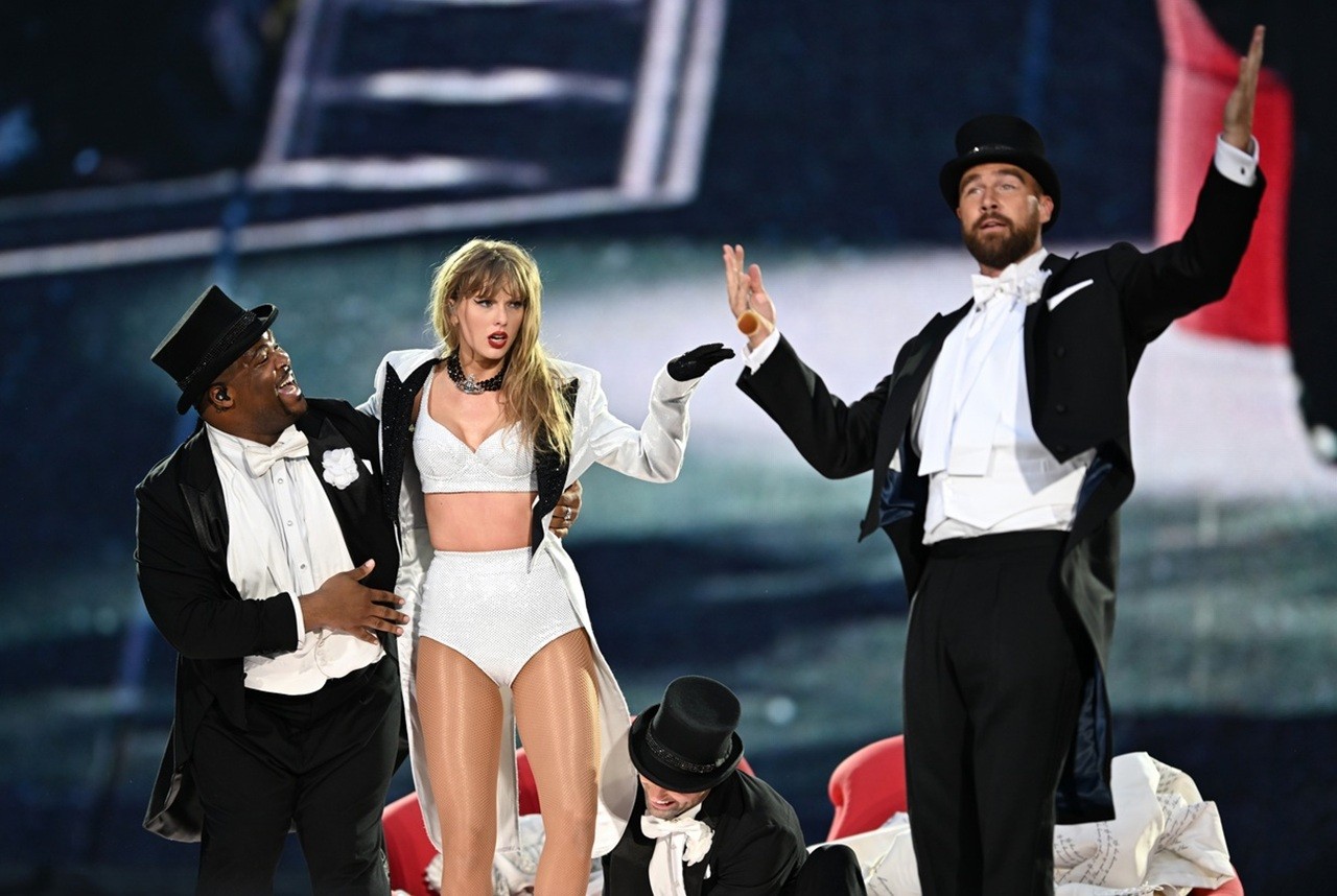 Timeline Hubungan Taylor Swift dan Travis Kelce, Dari Gelang Konser Hingga Tunangan