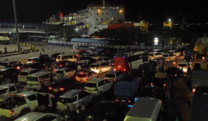 Puncak Arus Balik di Pelabuhan Bakauheni Terjadi Hari Ini, Ribuan Kendaraan Menyeberang dari Sumetara