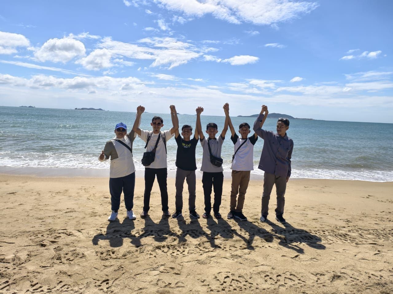 Tim Alpad dan Tim Abu Bakar dari Al-Majidiyah Pamekasan Jalan-Jalan ke Hainan: Amati Minyak Ikan dan Arang Bambu 