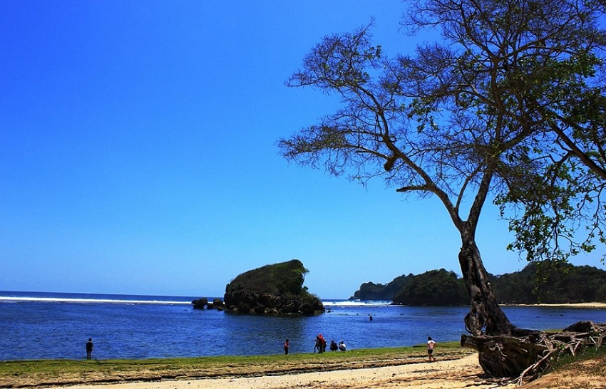 Serunya Menikmati Pantai Kondang Merak di Malang Selatan, Tak Perlu Jauh-Jauh ke Bali!