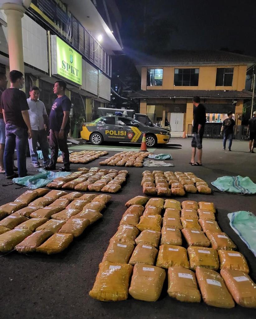 Jutaan Manusia Selamat, Ratusan Kilogram Paket Ganja dari Sumatera Siap Edar Digagalkan Polisi