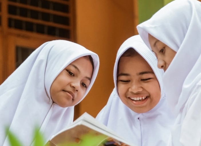 Hari Pertama Jalur Domisili SPMB Surabaya Diwarnai Kepanikan Orang Tua: Salah Pilih Sekolah, Anak Tergeser