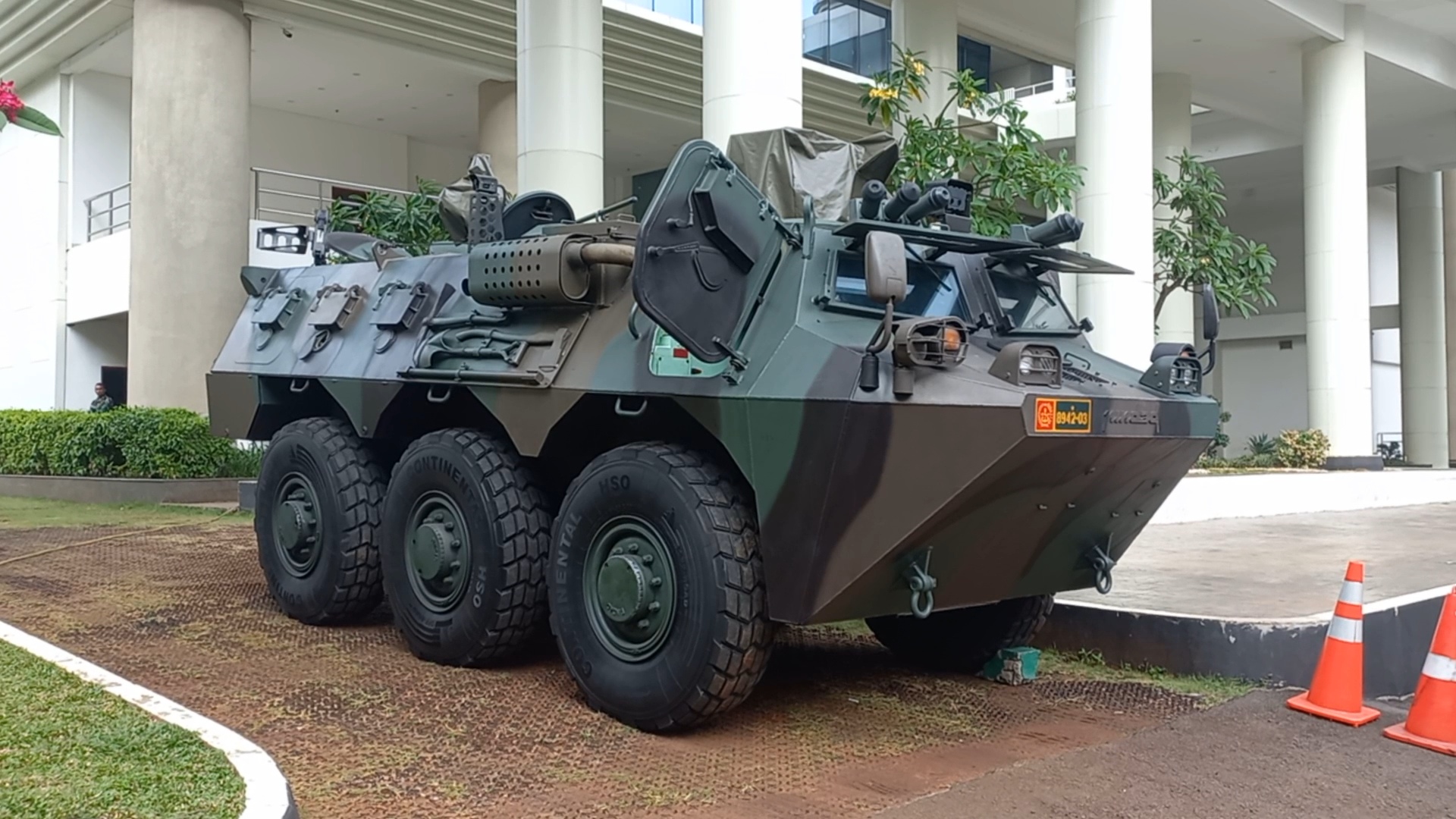 Bak Kompleks Batalyon, Dua Ranpur TNI Jaga Gedung Kejagung, Ada Apa?