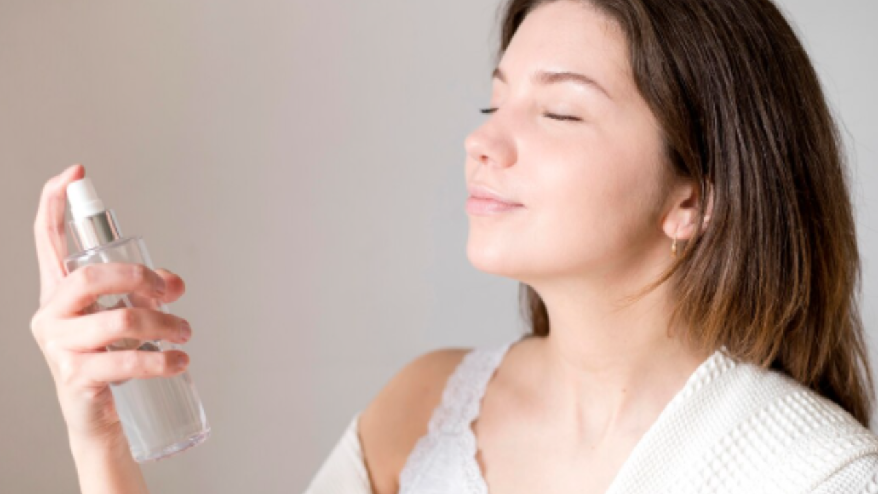 5 Manfaat Setting Spray untuk Makeup, Bisa Bikin Riasan Jadi Tahan Lama dan Flawless Lho