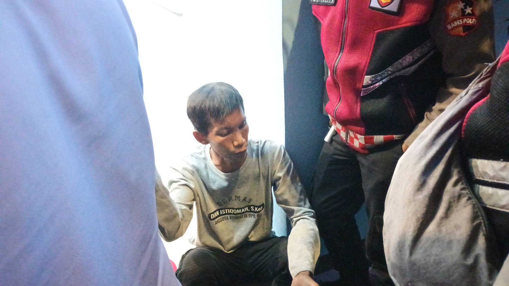 Niat Rayakan Malam Tahun Baru, Wanita Ini Menangis Histeris saat Kehilangan Ponsel di Bundara HI