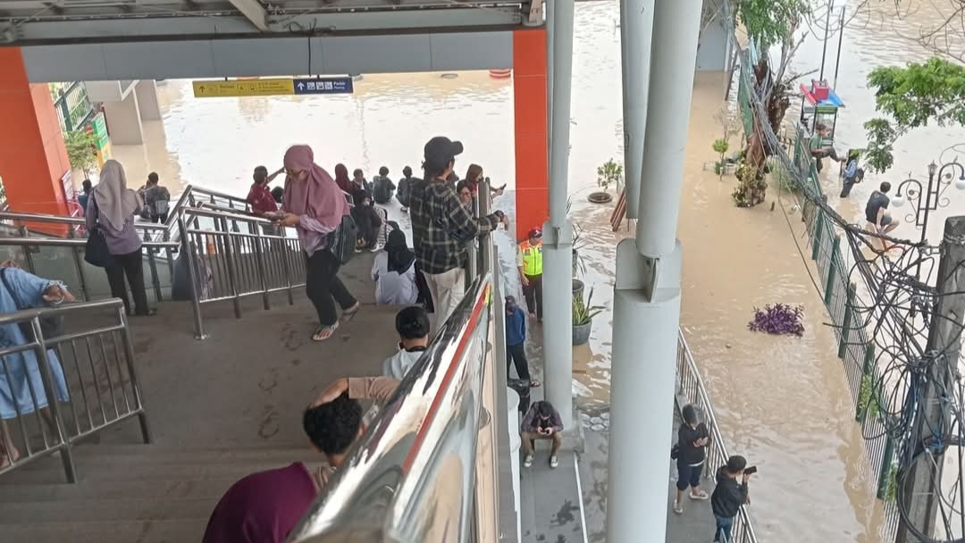 Stasiun Bekasi Dikepung Banjir, Operasional Perjalanan Commuter Line Normal