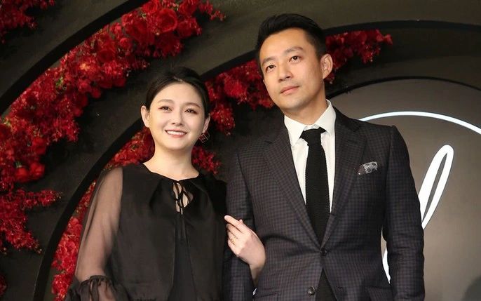 Mantan Suami Barbie Hsu, Wang Xiaofei, Ganti Profil Medsos dengan Gambar Hitam