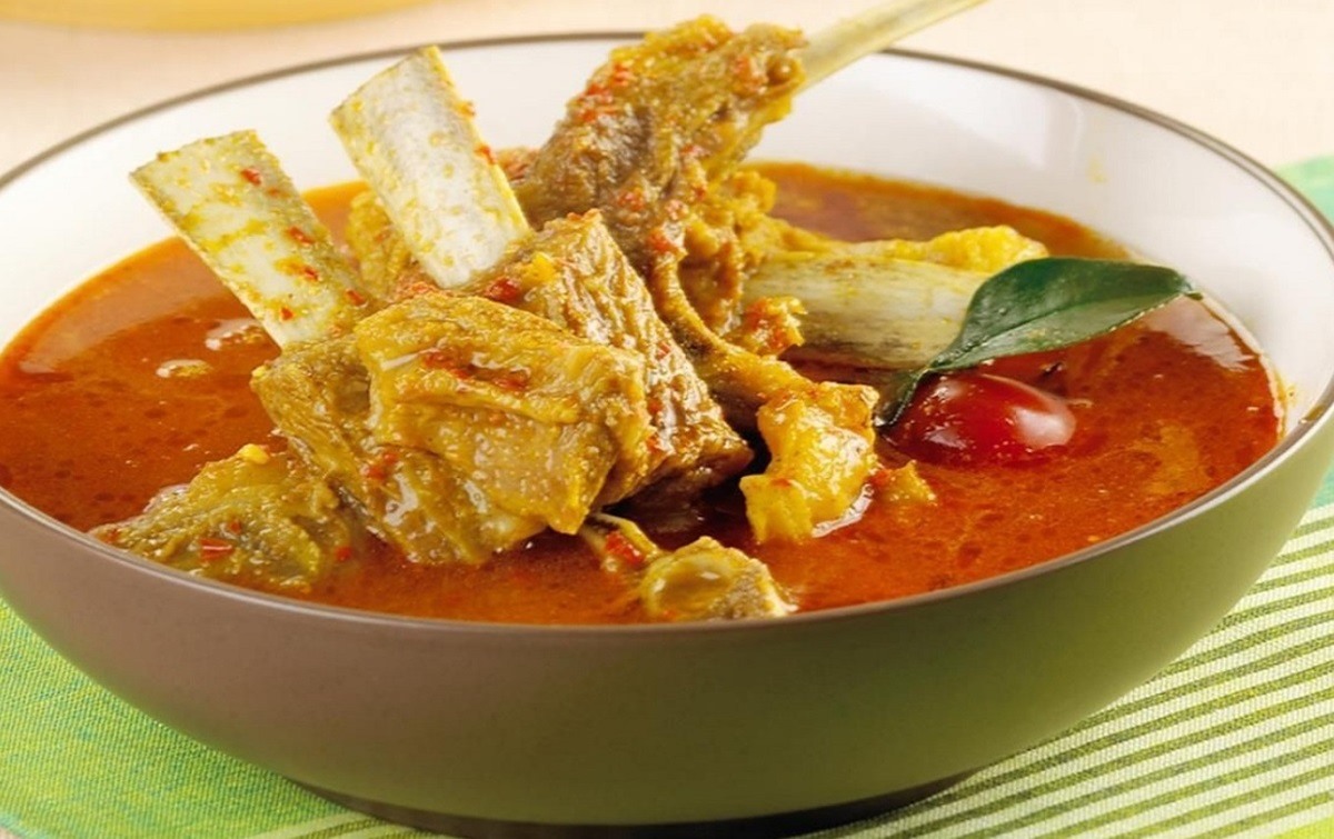 Yummy! Ini Cara Membuat Gulai Iga Kambing yang Enggak Prengus