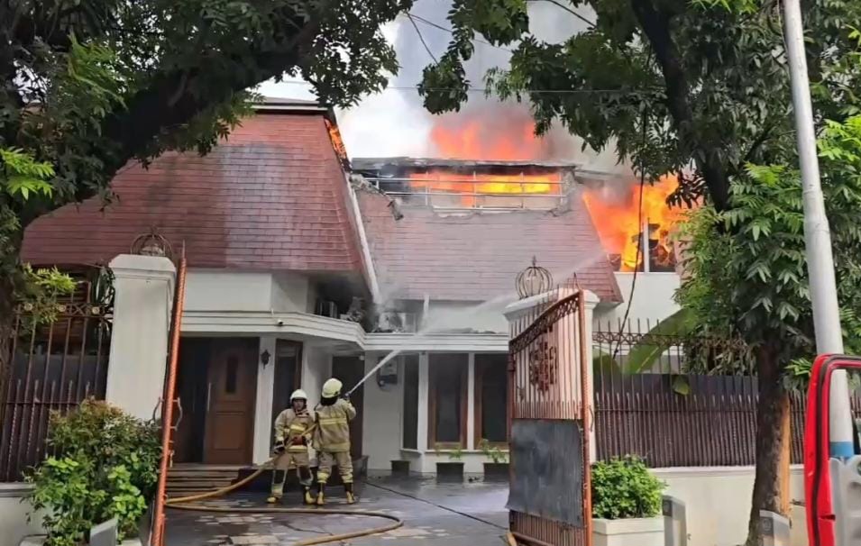 Kebakaran Rumah di Menteng, Gulkarmat Terjunkan 20 Personel