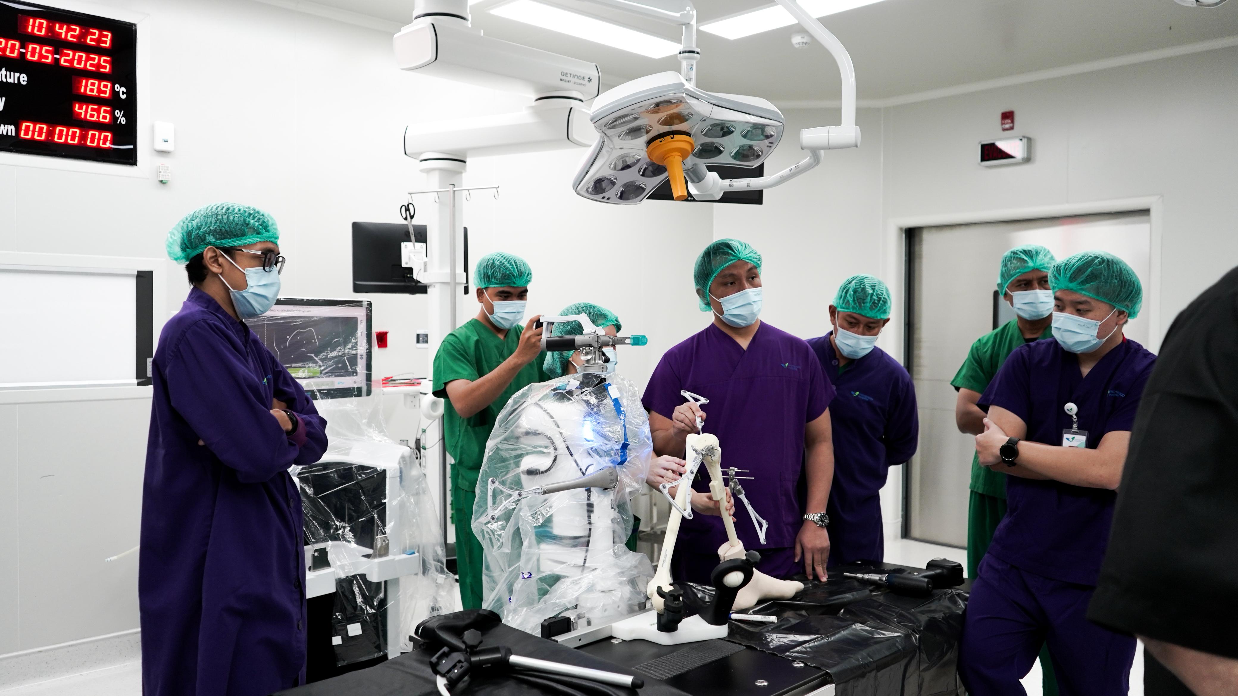 Mayapada Hospital Gunakan Teknologi Robotik untuk Bedah Lutut, Pasien Diklaim Bisa Berdiri 6 Jam Pasca-Operasi