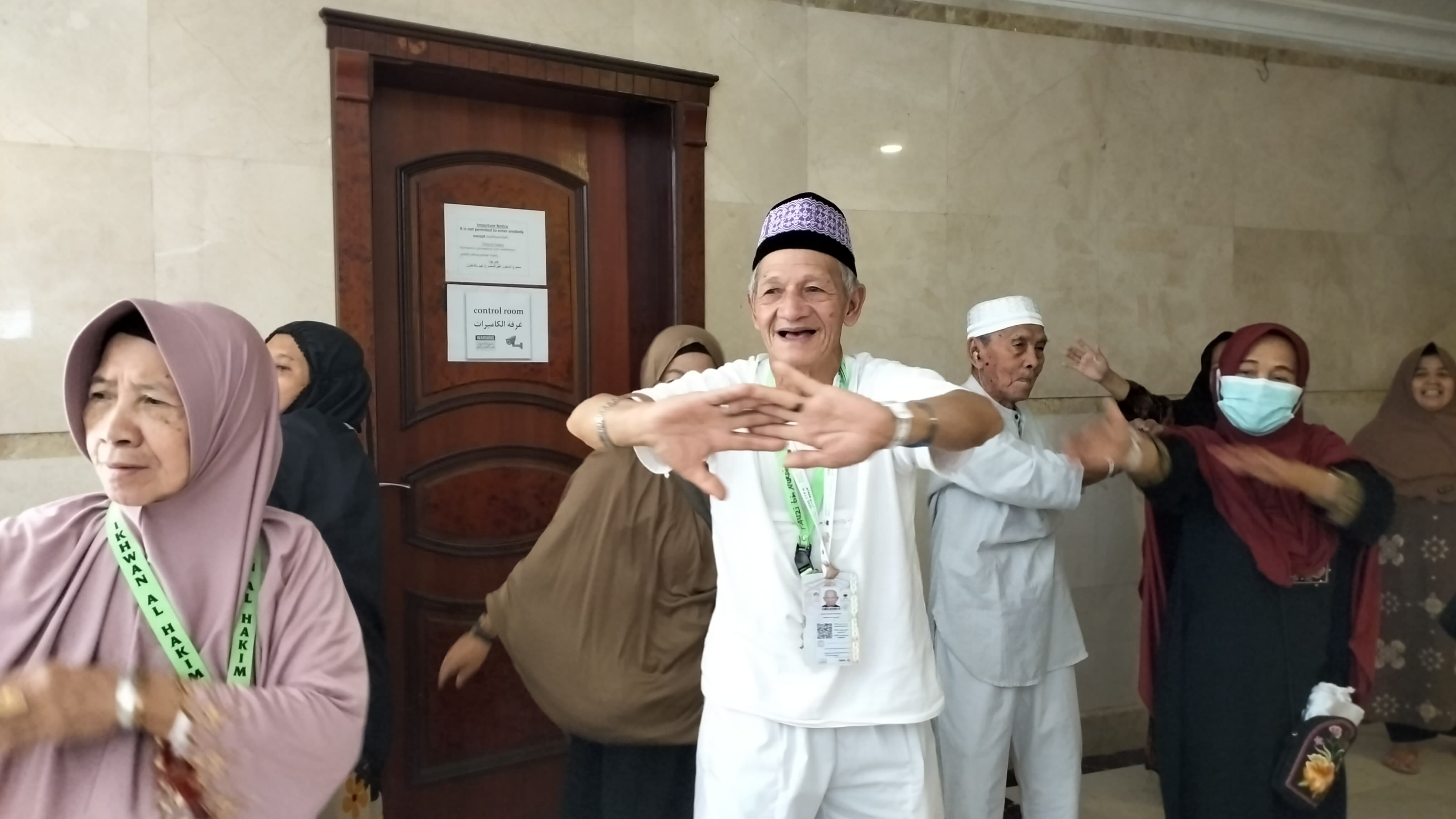 Laporan Haji dari Makkah (18): Senam Gembira Para Lansia, Siapkan Diri untuk Armuzna