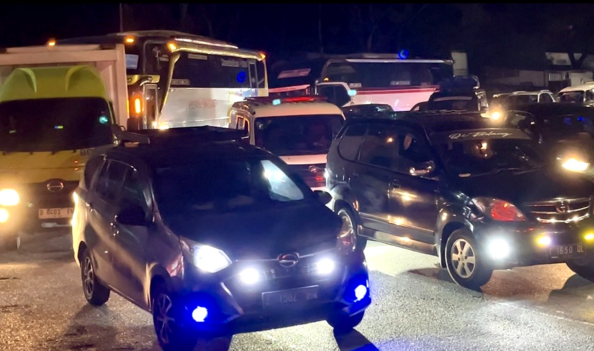 H-3 Lebaran 2026: Jalur Nagreg Dipadati Kendaraan Pemudik 