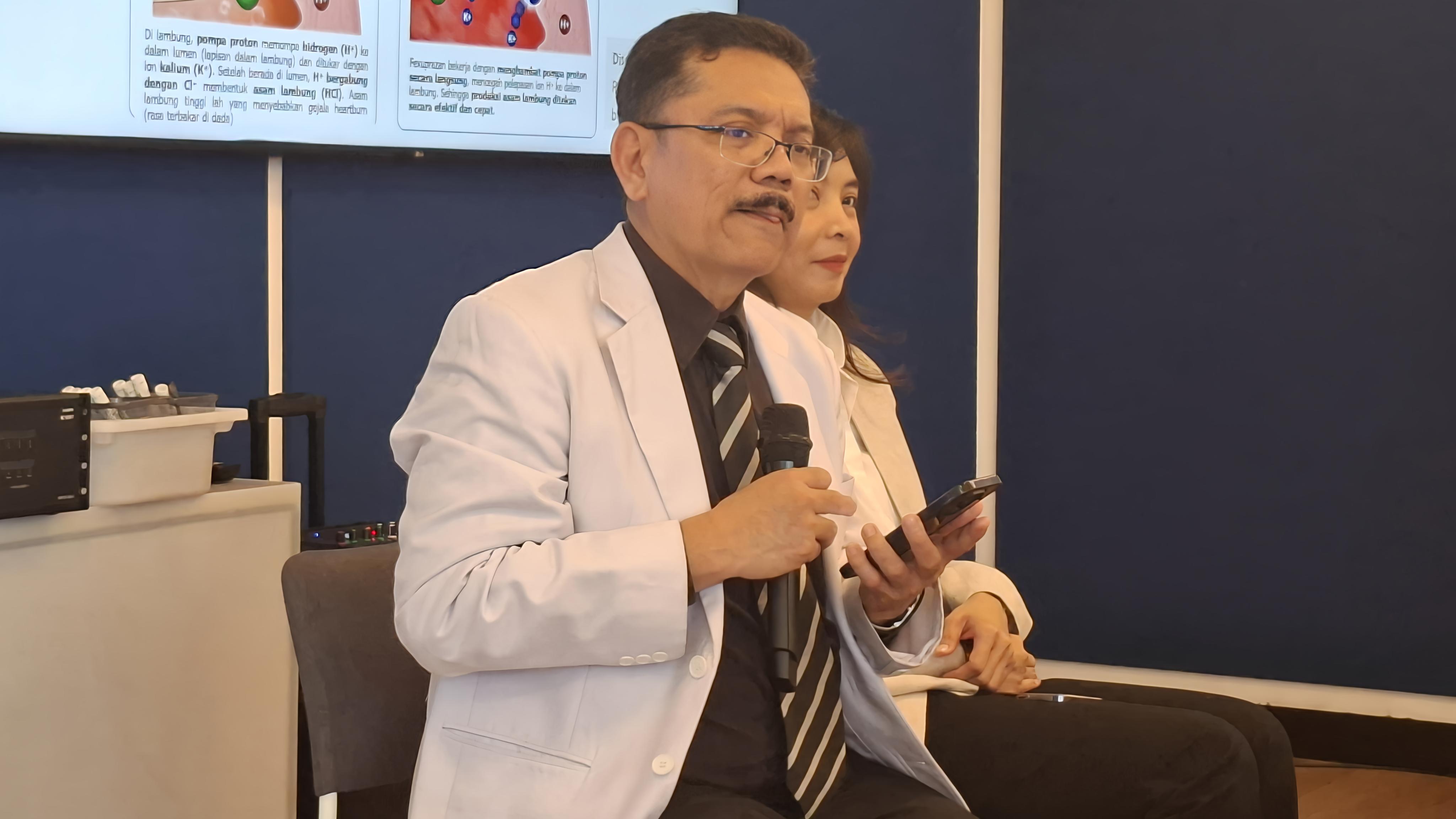 SALAH KAPRAH! Minum Air pH Tinggi Tak Bisa Bantu Turunkan GERD, Simak Penjelasan Dokter