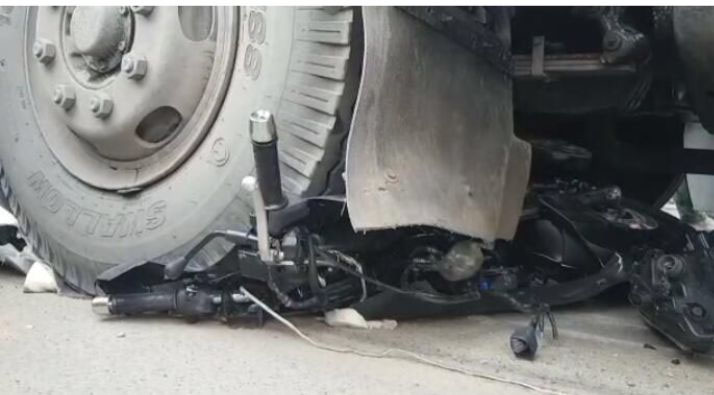 Truk Tronton Muatan Sawit Hantam Sejumlah Pengendara Motor di Alam Barajo