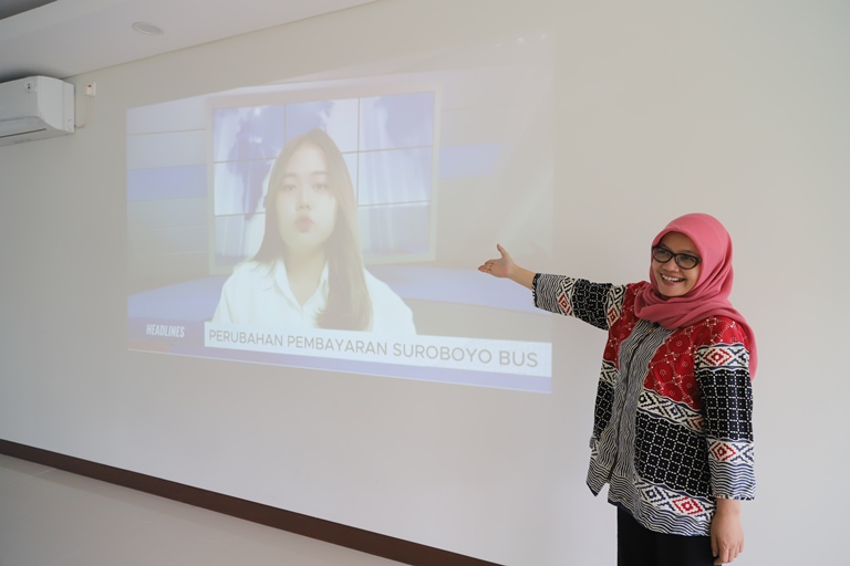 Broadcast Journalism Untag Surabaya Ajarkan Mahasiswa Tantangan Liputan