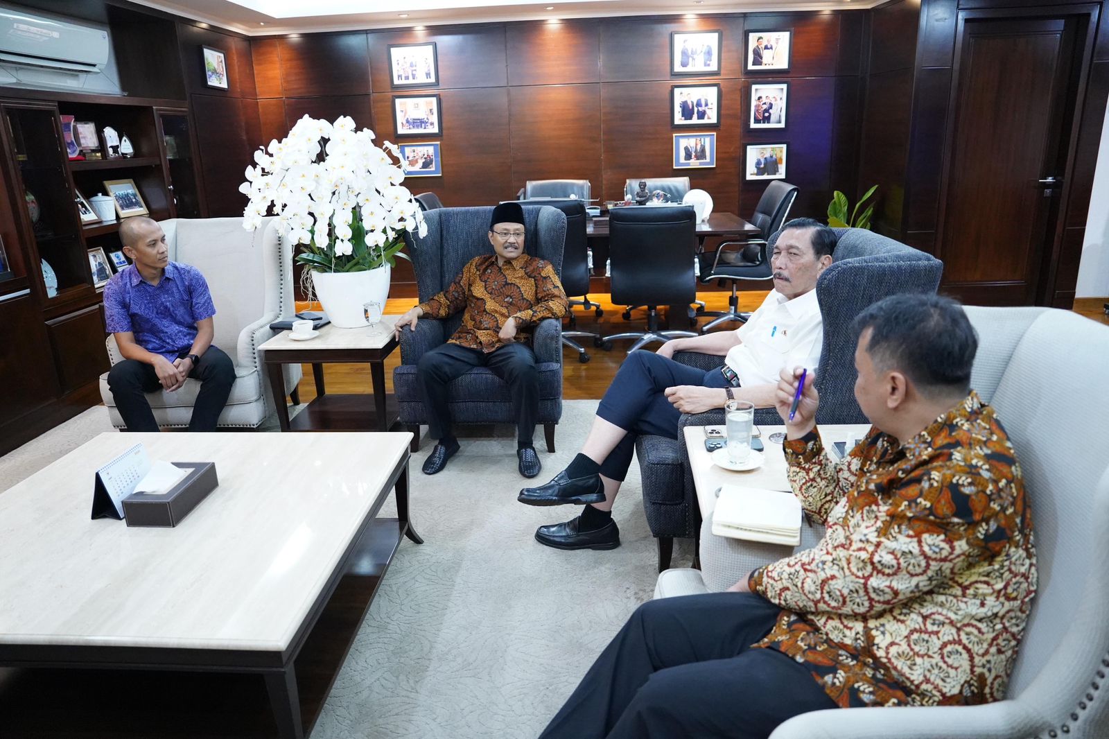 Gus Ipul Temui Luhut, Bansos Digital Siap Meluncur Lebih Cepat