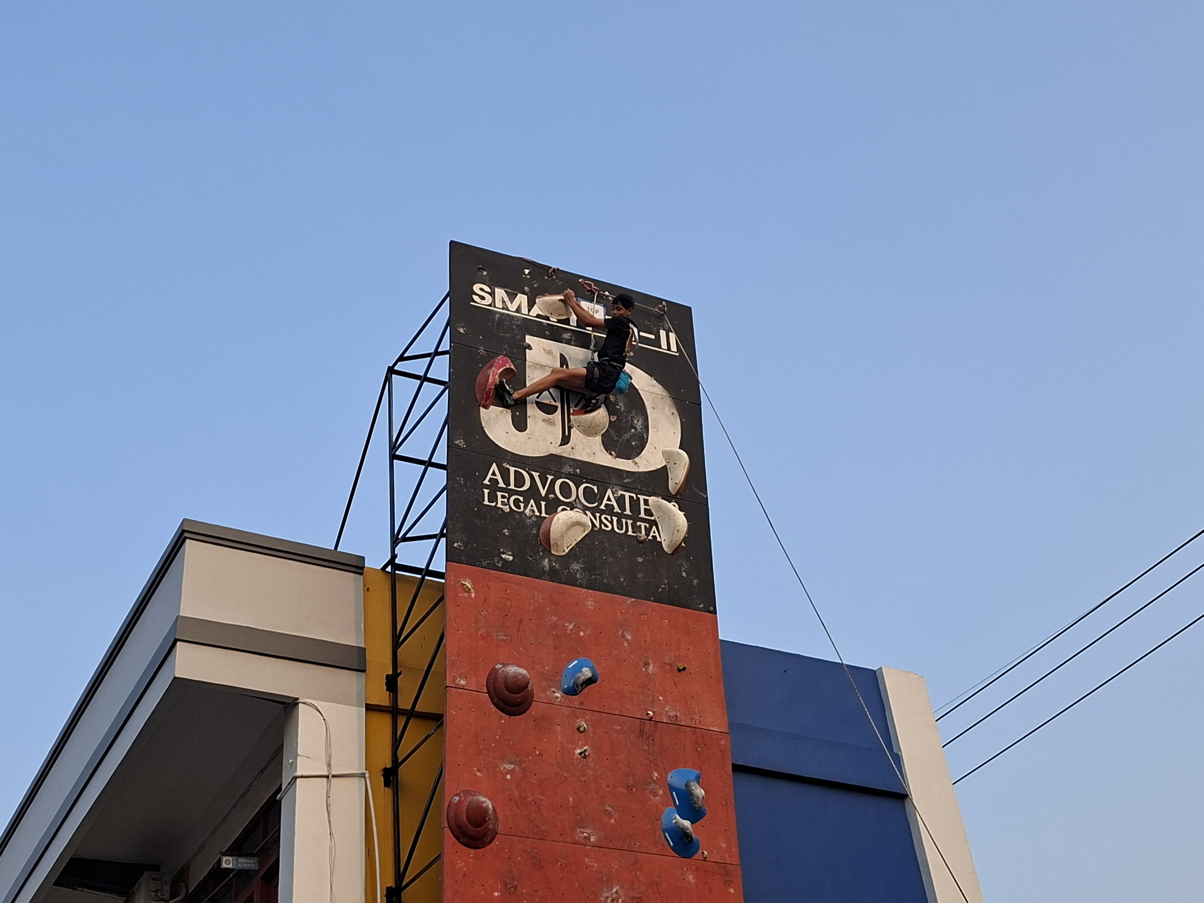 Harumkan Nama SMAN 14 Surabaya, Khalid Pratama Juara JD Lead Climbing Cup 2026