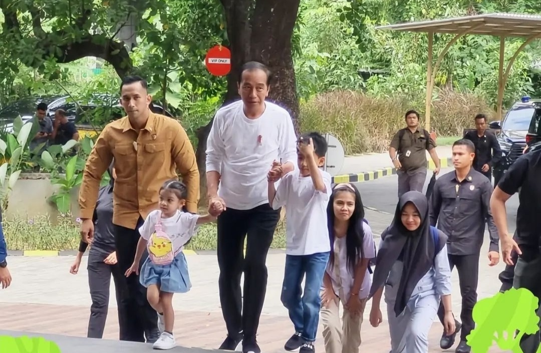 Jokowi Ajak Jan Ethes Liburan ke Solo Safari Jelang 120 Hari Pemerintahannya Berakhir