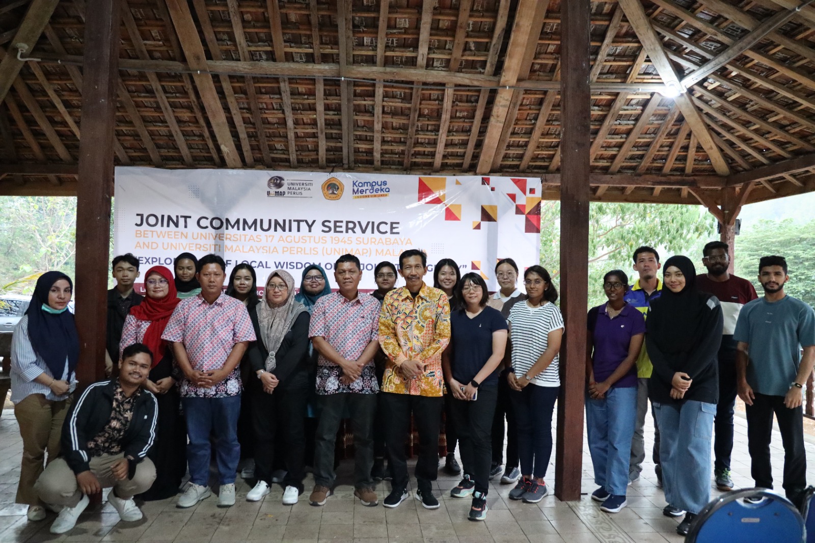 Bersama Delegasi Kampus Malaysia, Untag Selenggarakan Kegiatan Pengabdian Masyarakat Bertajuk Community Service di Mojokerto