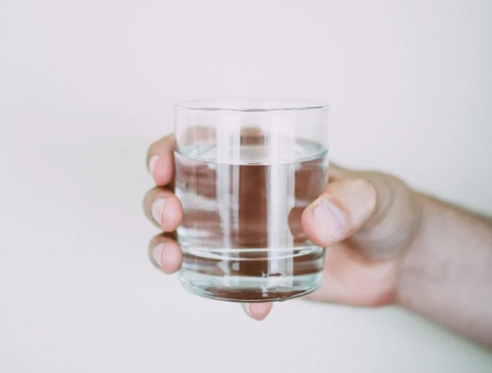 Ini Segudang Manfaat Minum Air Putih Setelah Bangun Tidur yang Wajib Kamu Ketahui
