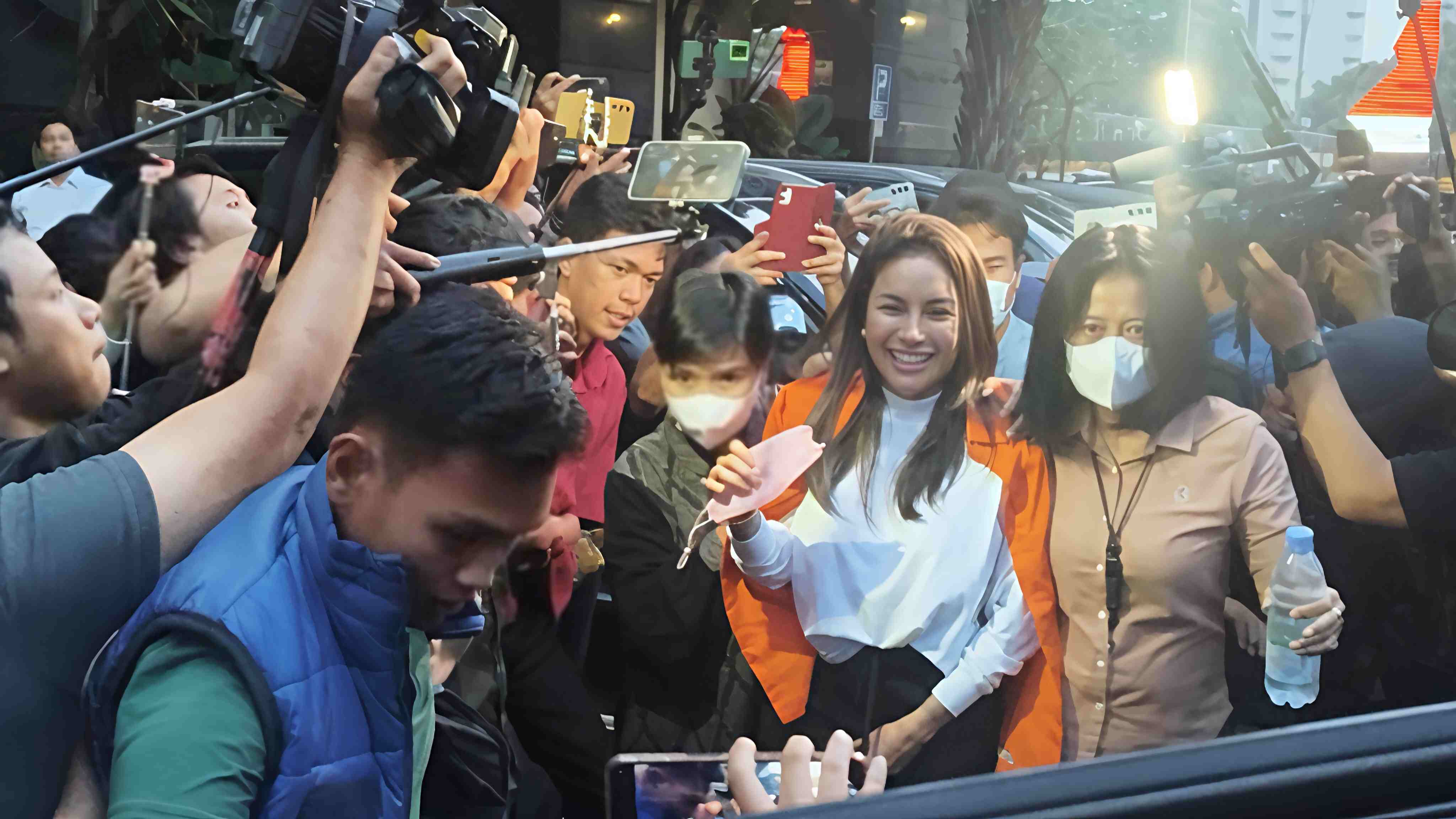 Tampang Nikita Usai Diperiksa dan Ditahan Polda Metro, Cengengesan Tak Diborgol