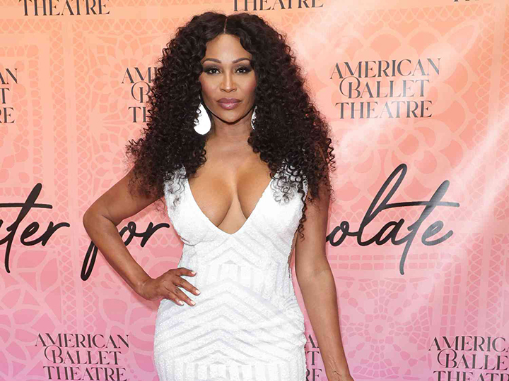 Cynthia Bailey sedang Nikmat-nikmatnya Melajang