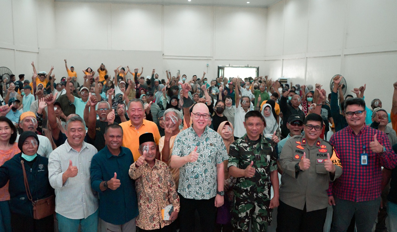 Summarecon Rayakan 50 Tahun dengan Operasi Katarak Gratis bagi Ratusan Warga