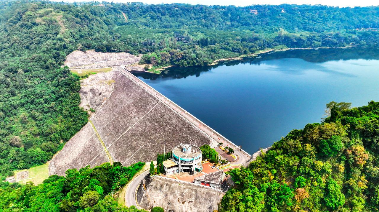 Dukung Hilirisasi dan Ekosistem EV, PLN Pasok Listrik 2 × 27,7 MVA ke Pabrik Baterai EV di Karawang