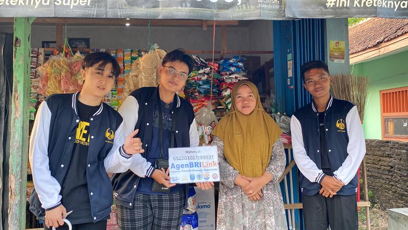 Mahasiswa Unitomo Kenalkan Pembayaran Digital untuk UMKM di Probolinggo