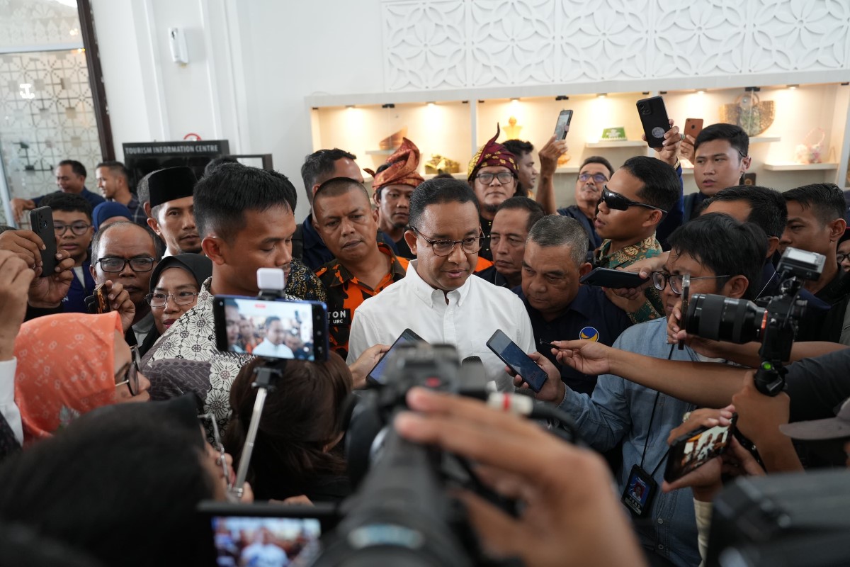 Mendarat di Pekanbaru, Anies Baswedan Disambut Teriakan Anies Presiden!