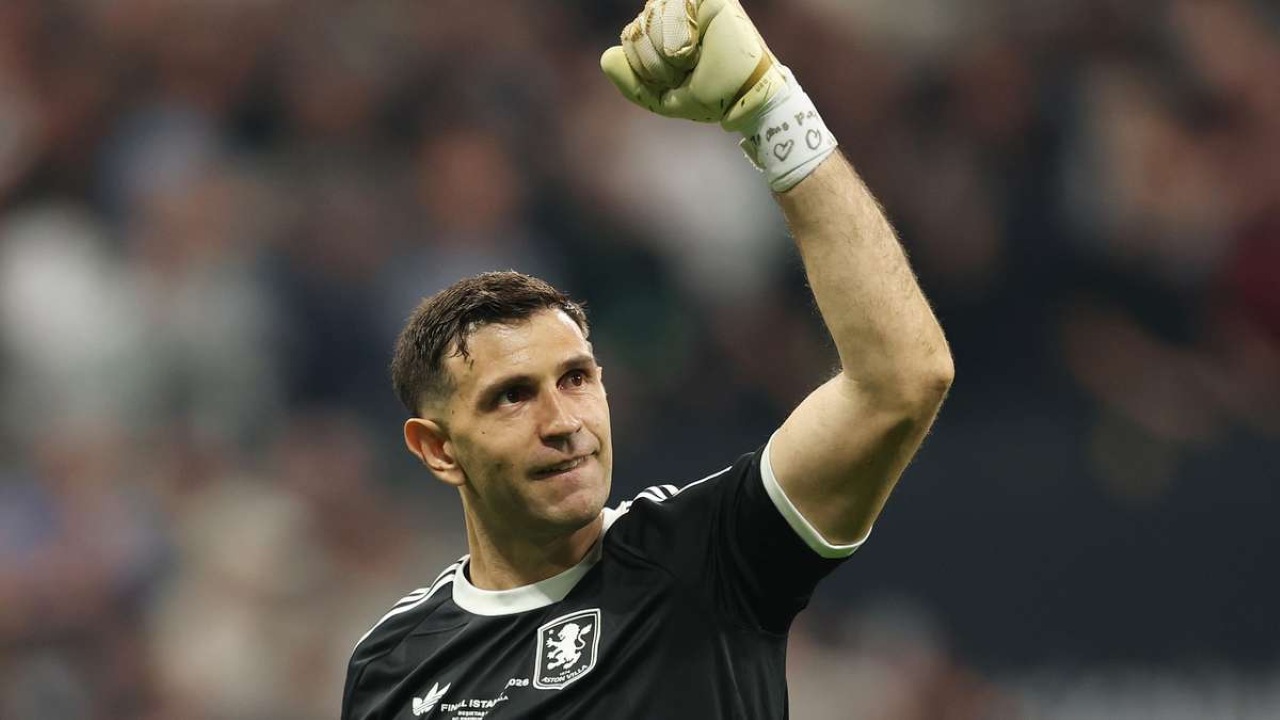 Chelsea Sepakat Datangkan Emiliano Martinez dari Aston Villa