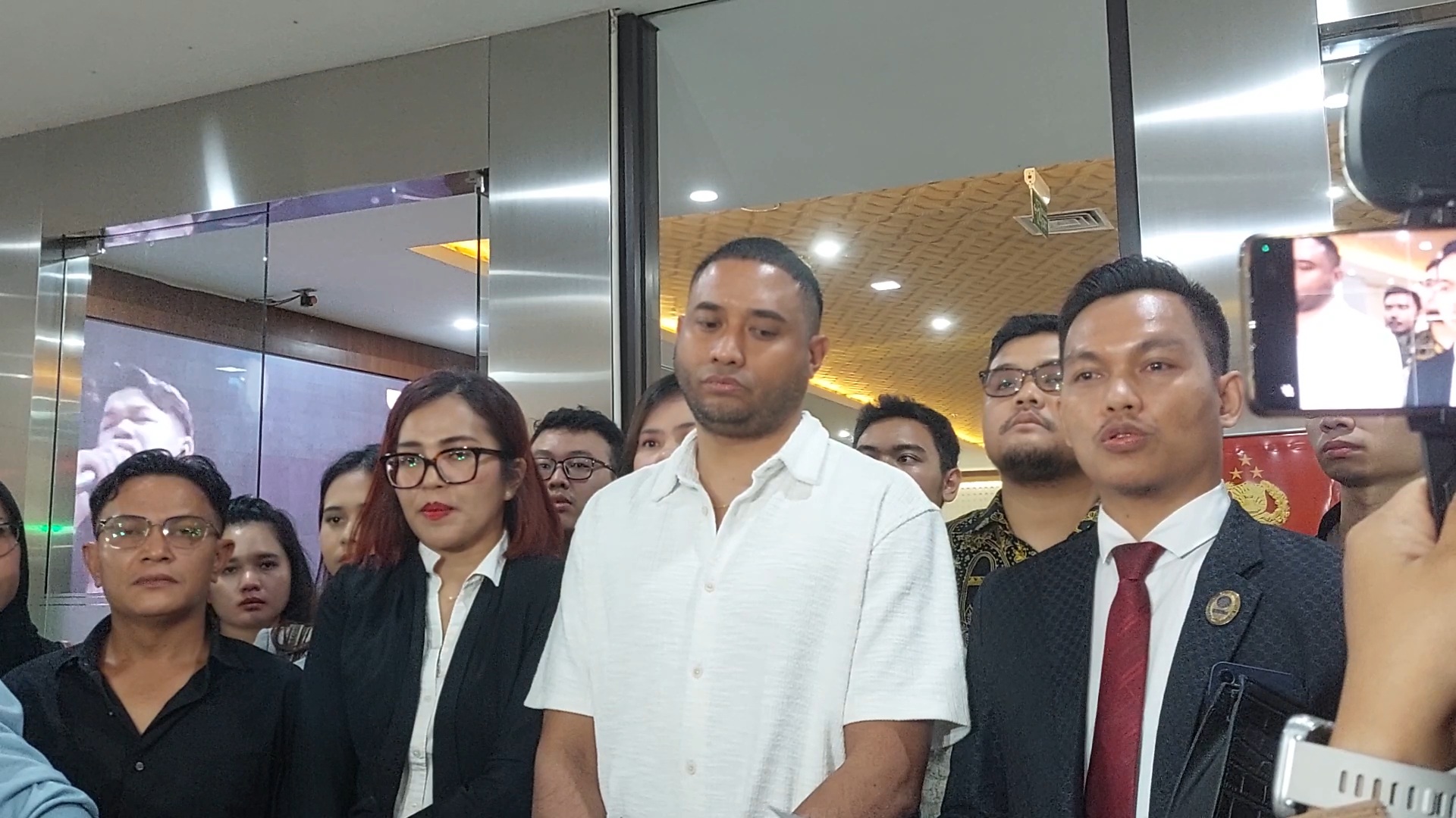 Rayen Pono Resmi Laporkan Ahmad Dhani ke Bareskrim Polri Atas Tuduhan Diskriminasi Etnis