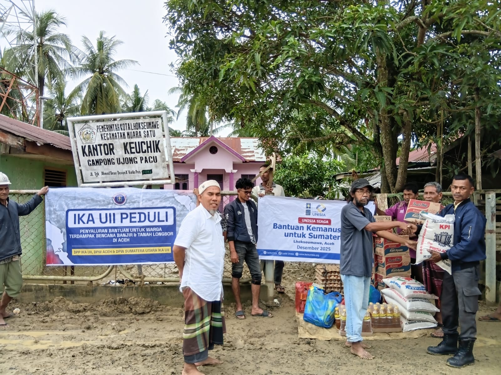 DPP IKA UII Dirikan Tiga Posko Terpadu Peduli Bencana di Sumatra