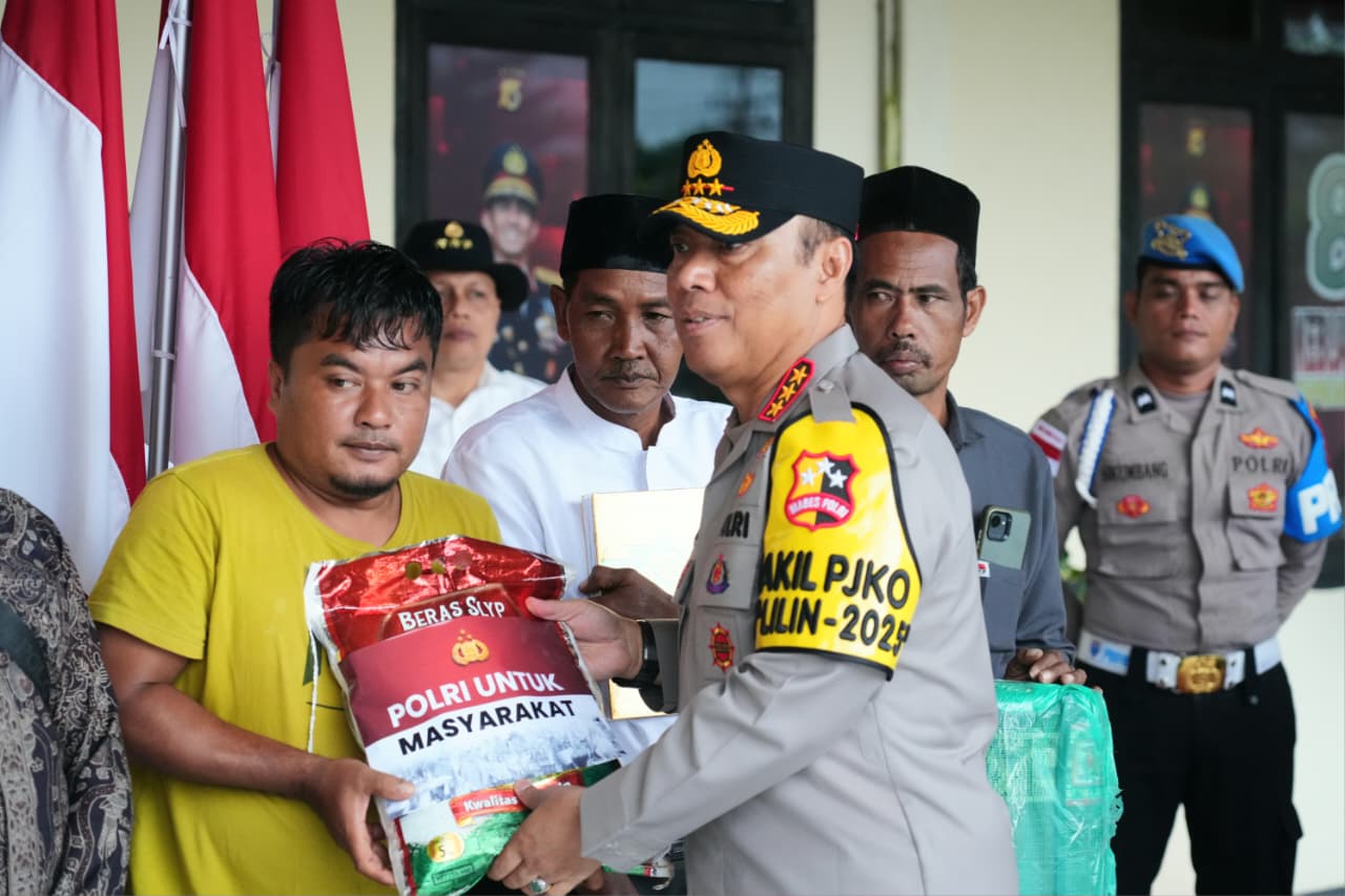 Polri Salurkan Bantuan dan Kerahkan Alat Berat, Percepat Pemulihan Banjir Aceh