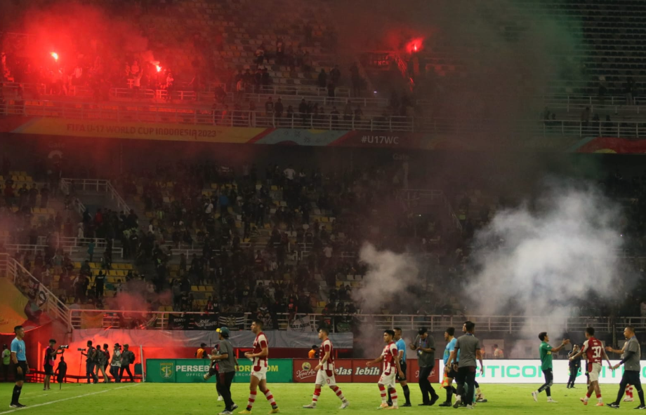 Apes! Persebaya Didenda Rp 220 Juta Karena Flare 