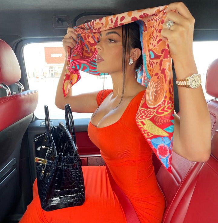 Penampilan Georgina Pakai Dress Super Ketat Panen Sindiran Netizen Arab: Beli Abaya Baru!