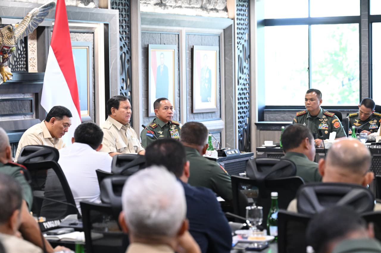 Di Markas Besar TNI, Prabowo Instruksikan Percepatan Koperasi Merah Putih untuk Ekonomi Desa