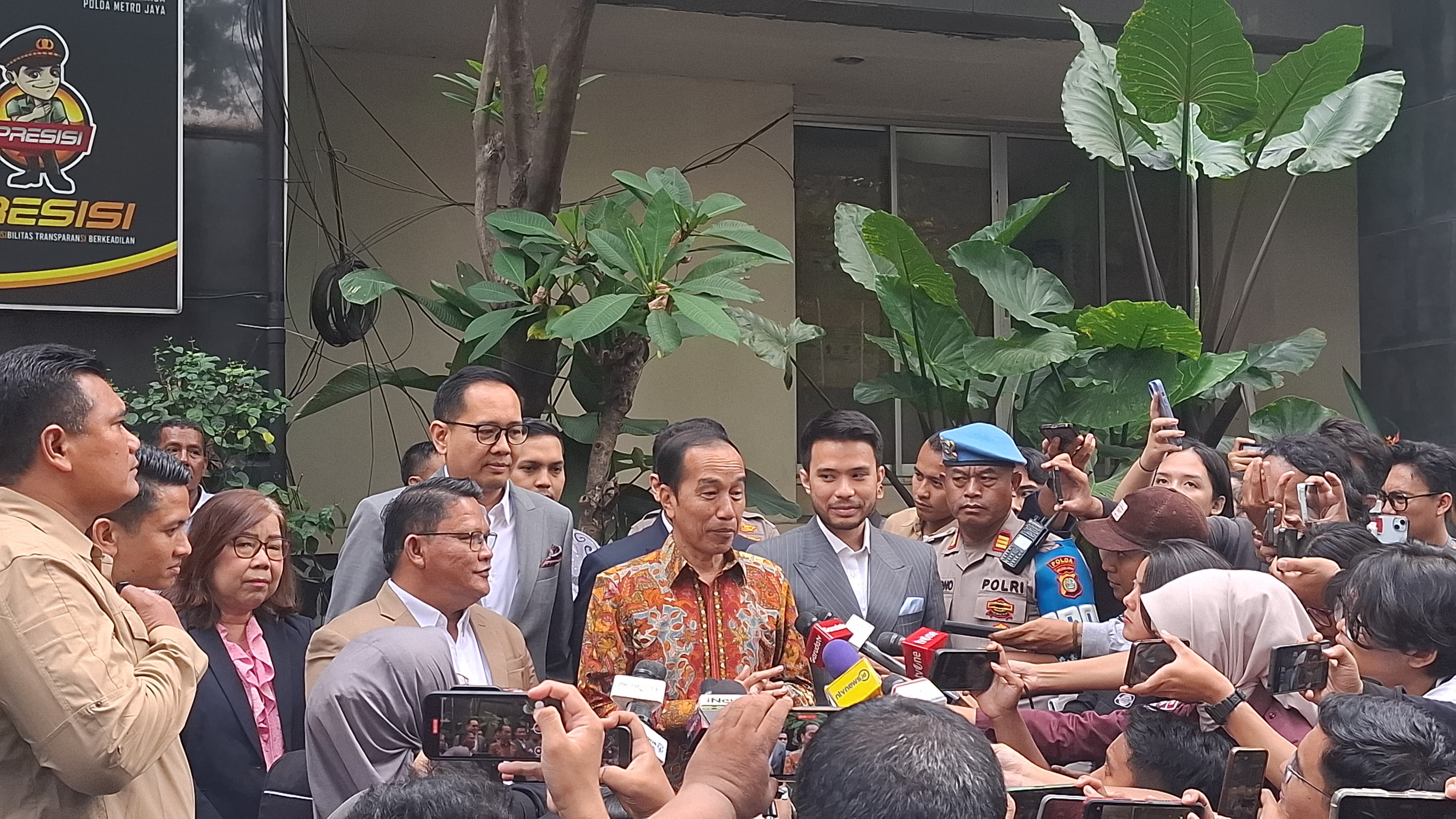 Pengacara Ungkap Sosok yang Dipolisikan Jokowi ke PMJ, Roy Suryo?