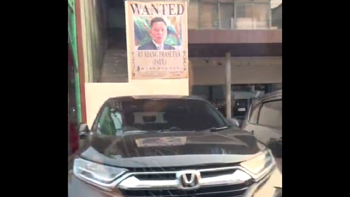 Poster ‘Wanted RT Riang Prasetya’ Terpampang Pasca Pembongkaran Ruko Makan Bahu Jalan