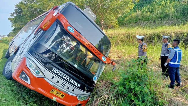 Innalilahi! Bocah 5 Tahun Jadi Korban Tewas Kecelakaan Bus Rosalia Indah di Tol Batang