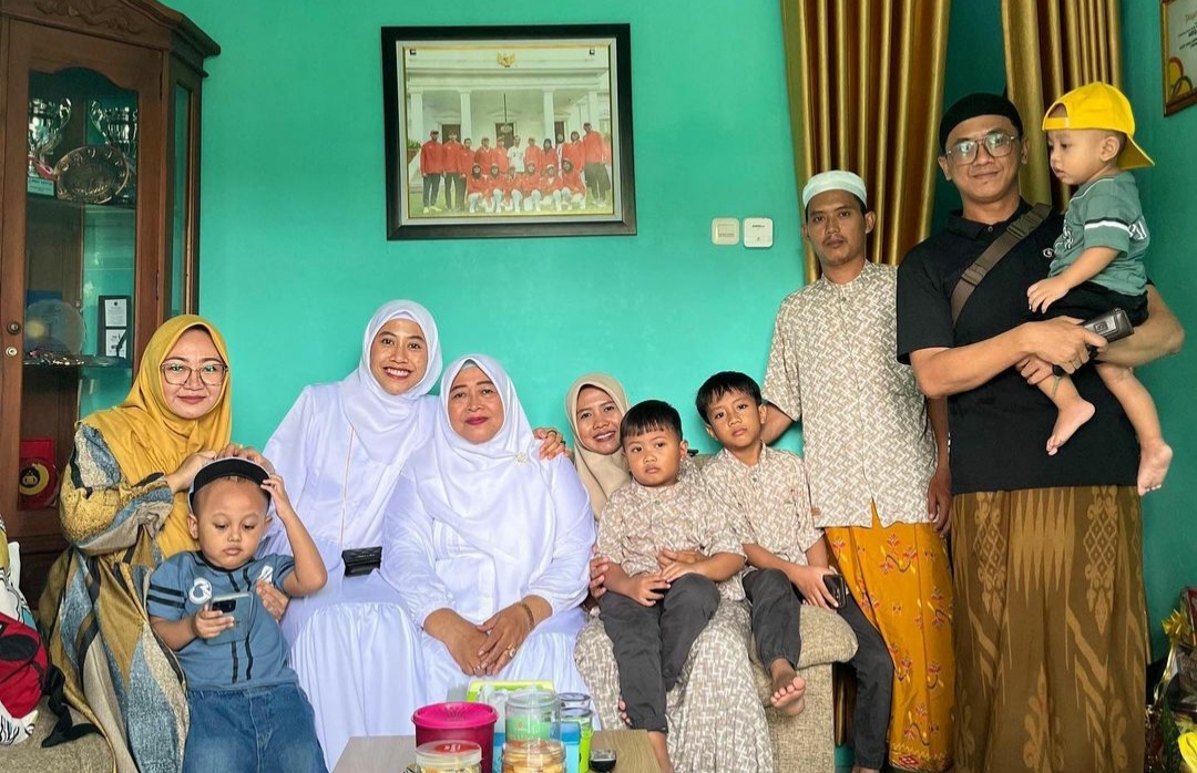 Megawati The 'Megatron' Rayakan Idul Fitri di Jember, Berlebaran Bareng Bupati
