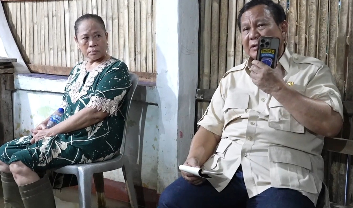 Prabowo Telepon Sejumlah Pejabat Saat Cek Langsung Kondisi Warga Bekasi Terdampak Banjir