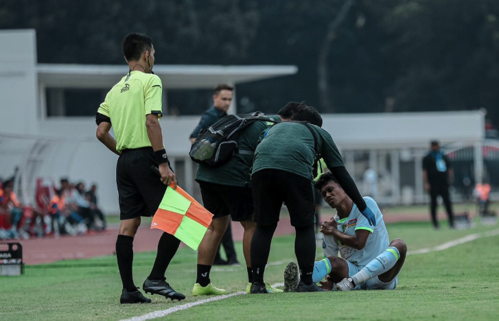 Bek Andalan Persebaya, Catur Pamungkas, Alami Cedera Bahu: Gara-gara Lapangan! 