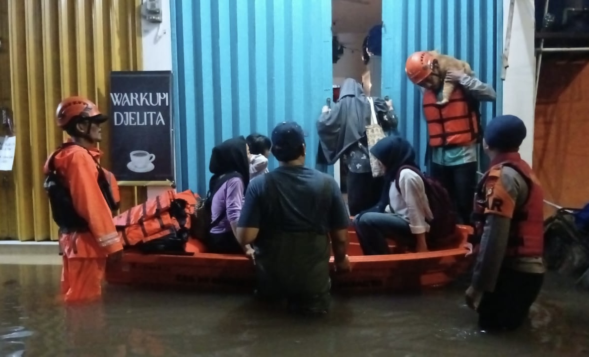 53 RT di Jakarta Terendam Banjir, Ketinggian Air di Cipete Utara Tembus 1,6 Meter 
