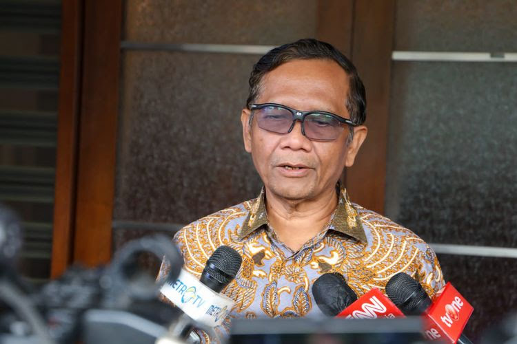 Mahfud MD Minta Prajurit TNI Waspada Propaganda dan Serangan Siber yang Mengancam Kedaulatan Negara