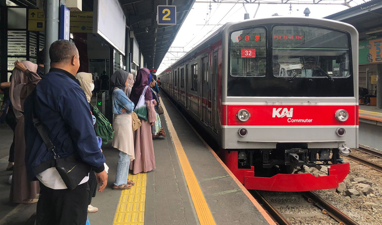 KA Bandara Alami Gangguan di Stasiun Pesing, 4 Perjalanan KRL Lintas Tangerang Terlambat  