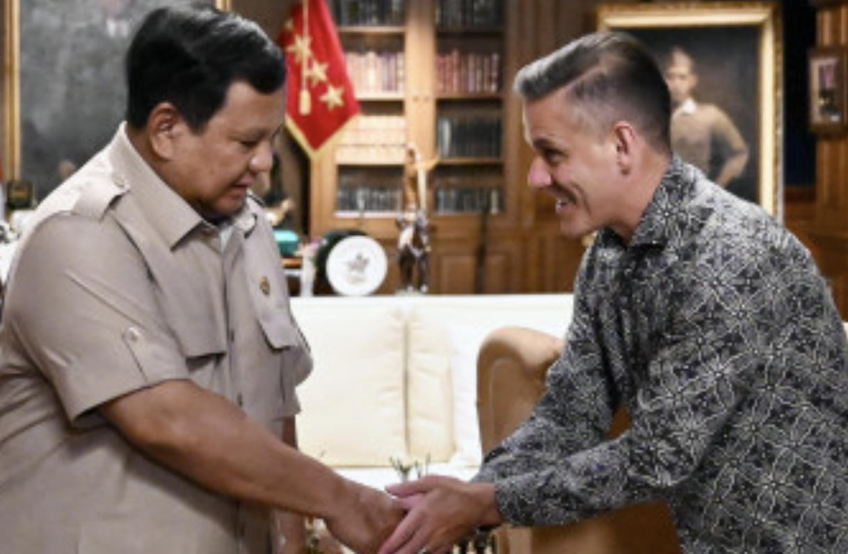 Guyonan Prabowo ke Pelatih Timnas John Herdman: Menang Dulu Baru Bertemu Presiden