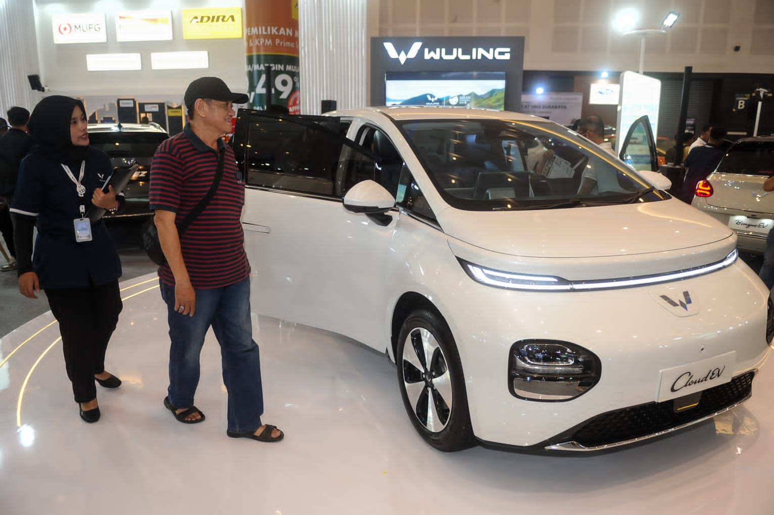 Wuling Kenalkan Mobil Listrik Terbaru Cloud EV di IIMS Surabaya 2024: Jarak Tempuh 460 Km, Bisa Charging di Rumah Ataupun di SPKLU